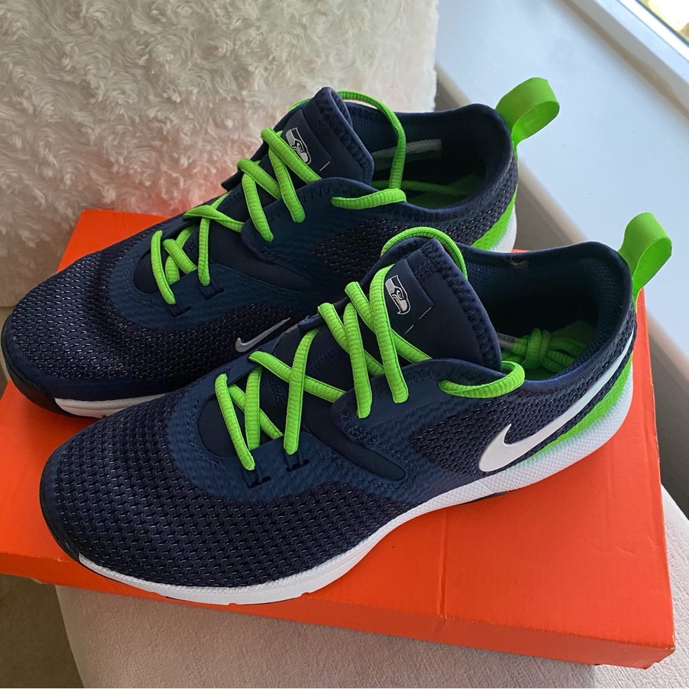 Nike Air Max TYPHA 2 NFL Seattle College Navy/White Marine College/White NWT